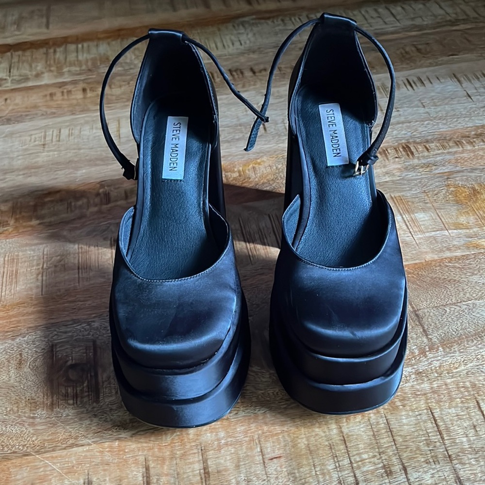 Never Worn Steve Madden Charlize Black Satin Platforms Size 7.5